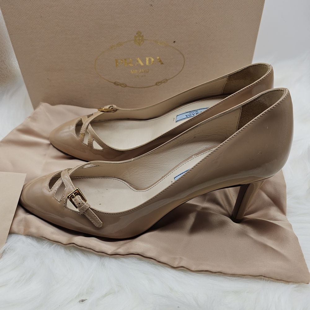 Prada Women's Beige Patent Leather Heels - Picture 4 of 9